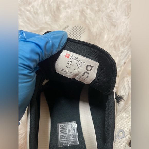 On Cloud running Shoes - Picture 5 of 16